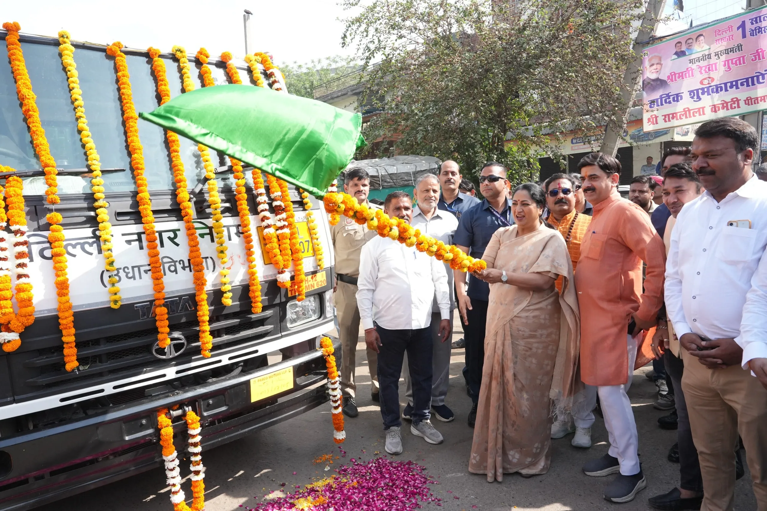 CM Rekha Gupta Inaugurates RCC Drain Construction in Shalimar Bagh to Tackle Waterlogging