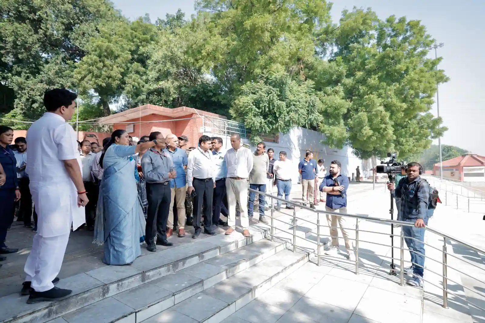 CM Rekha Gupta Reviews Chhath Preparations at Soor Ghat, Directs Time-Bound Completion of Pending Works